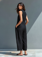 Larson - Ärmellose minimalistische Latzhose aus Mischleinen für Damen mit hohem Kragen und Knöpfen